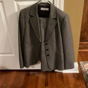 Tahari Arthur Levine pants suit
